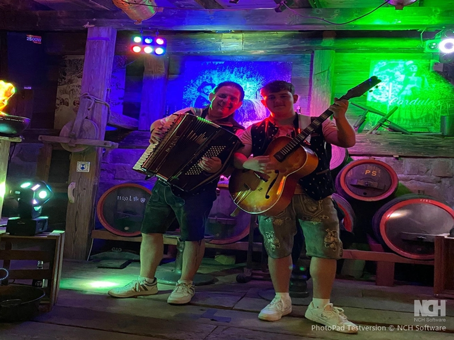 Schwarzwald Buam-Musik Band-Ralf, und Tim auf der Bühne