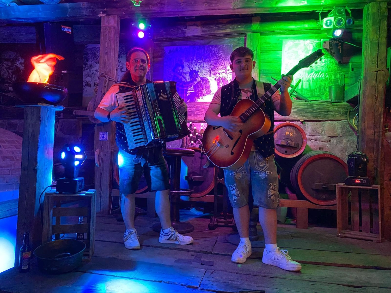 Schwarzwald Buam-Musik Band-Ralf und Tim auf der Bühne