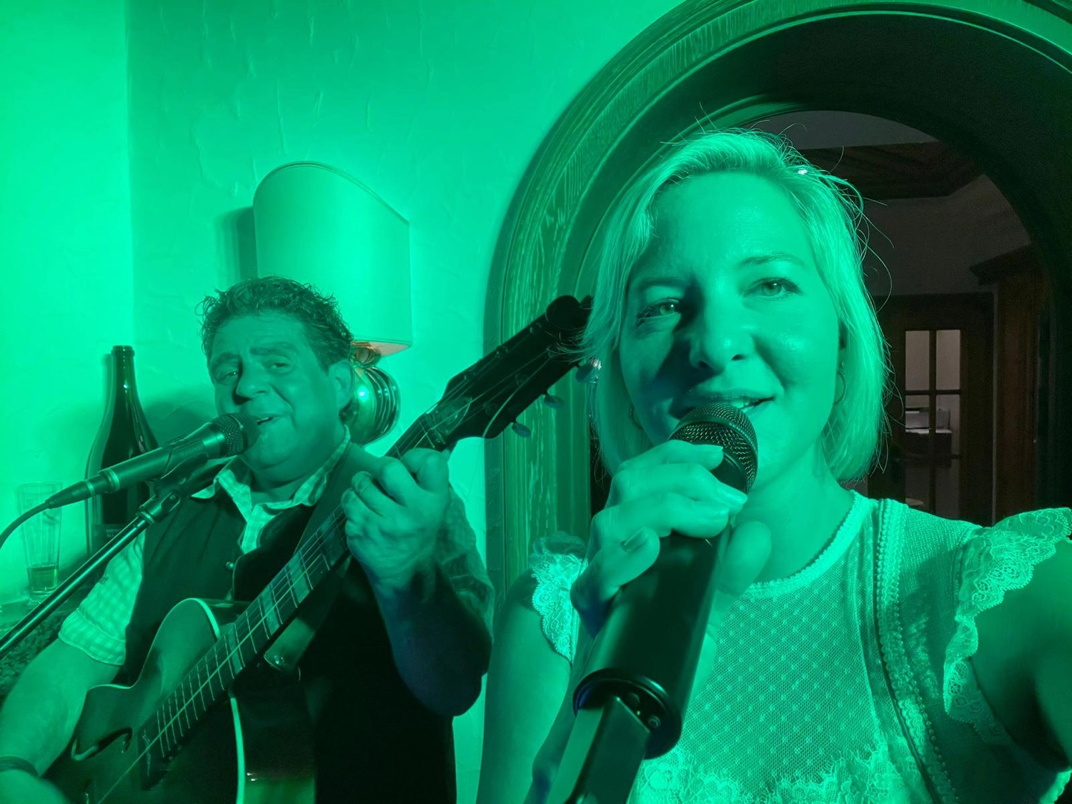 Schwarzwald Buam-Musik Band-Ralf, und Katrin auf der Bühne