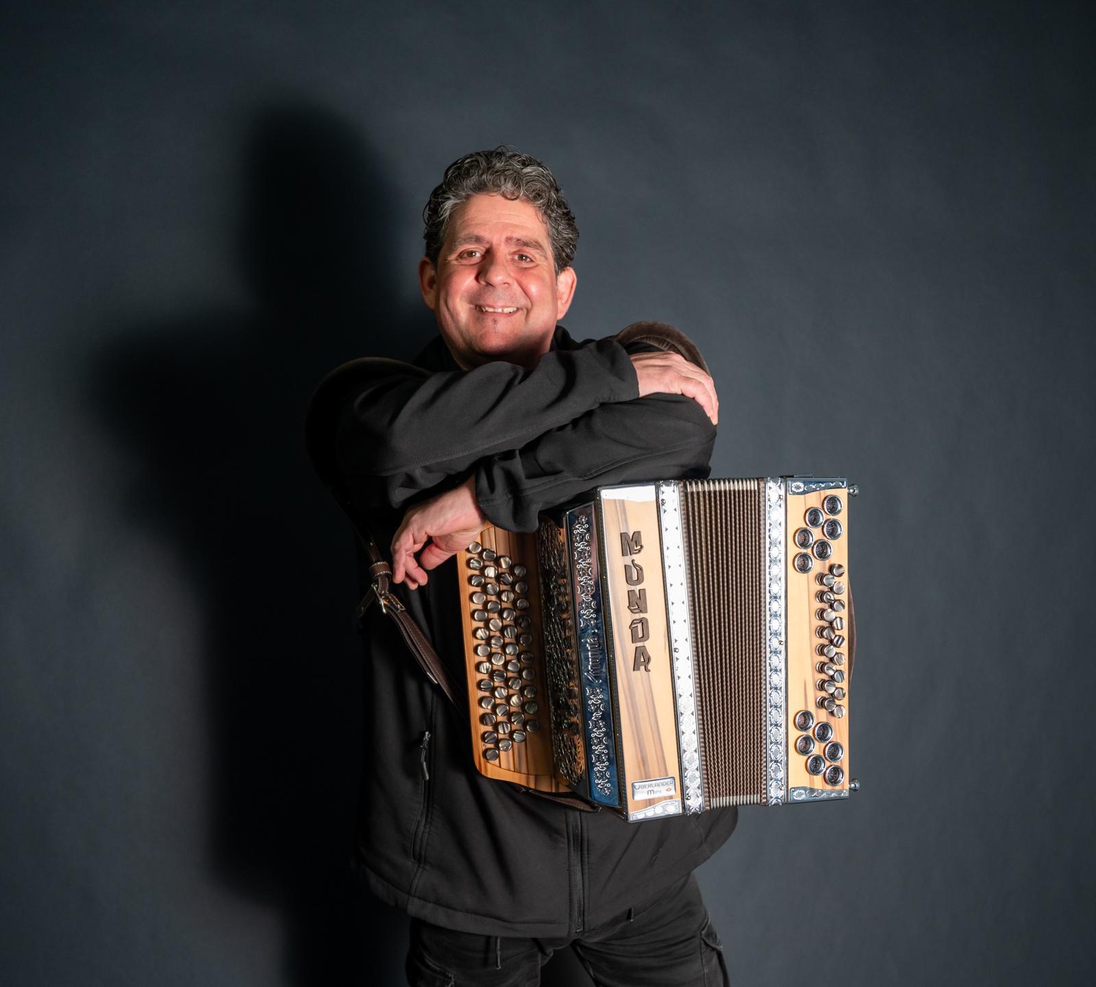 Schwarzwald Buam-Musik band-Ralf mit Akkordeon